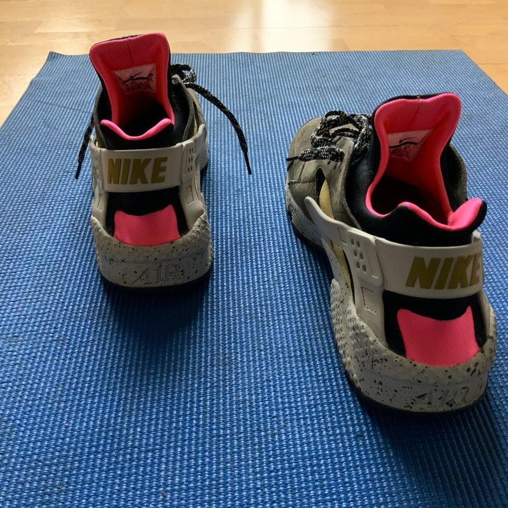 NIKE - Picture 3 of 4